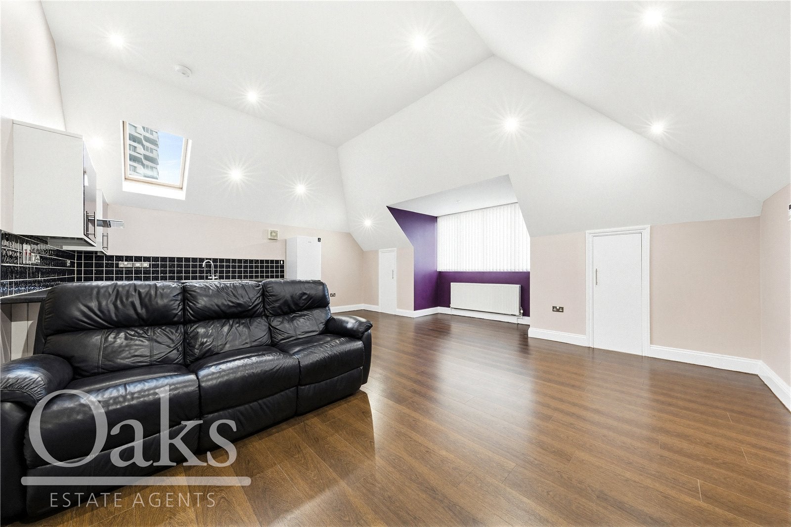 Flat Addiscombe Grove in Greater London