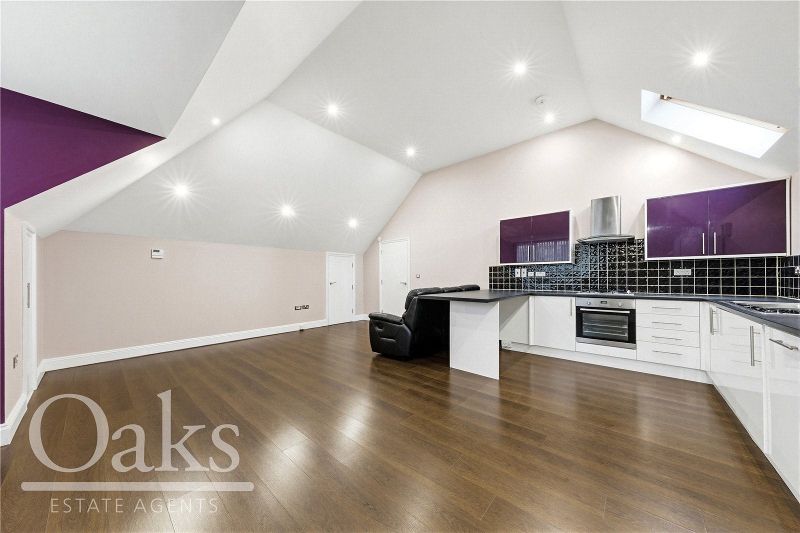 Flat Addiscombe Grove in Greater London