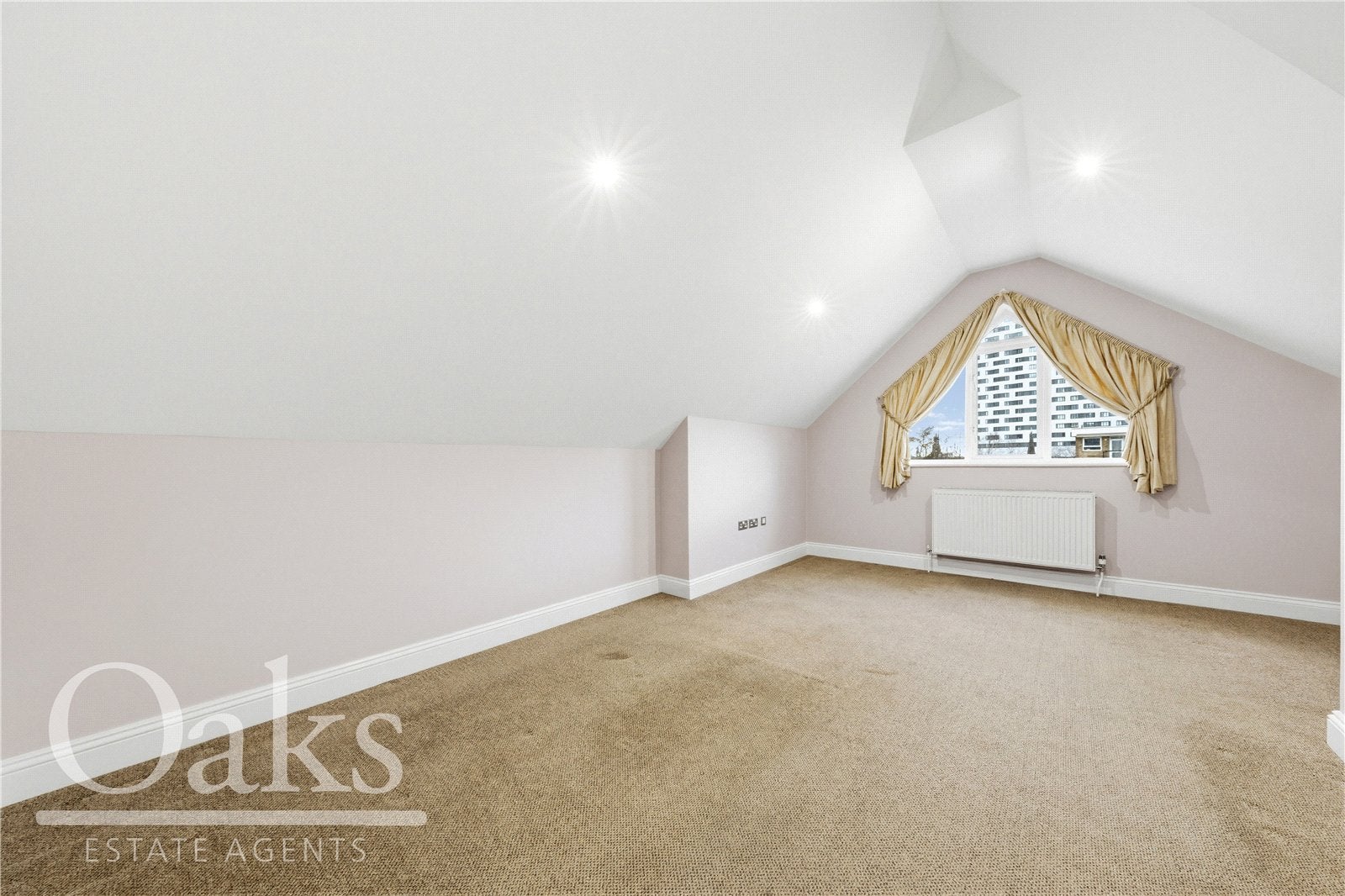 Flat Addiscombe Grove in Greater London