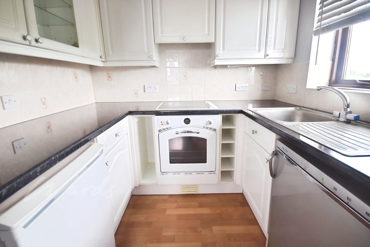 Flat Churchill Close in Dartford