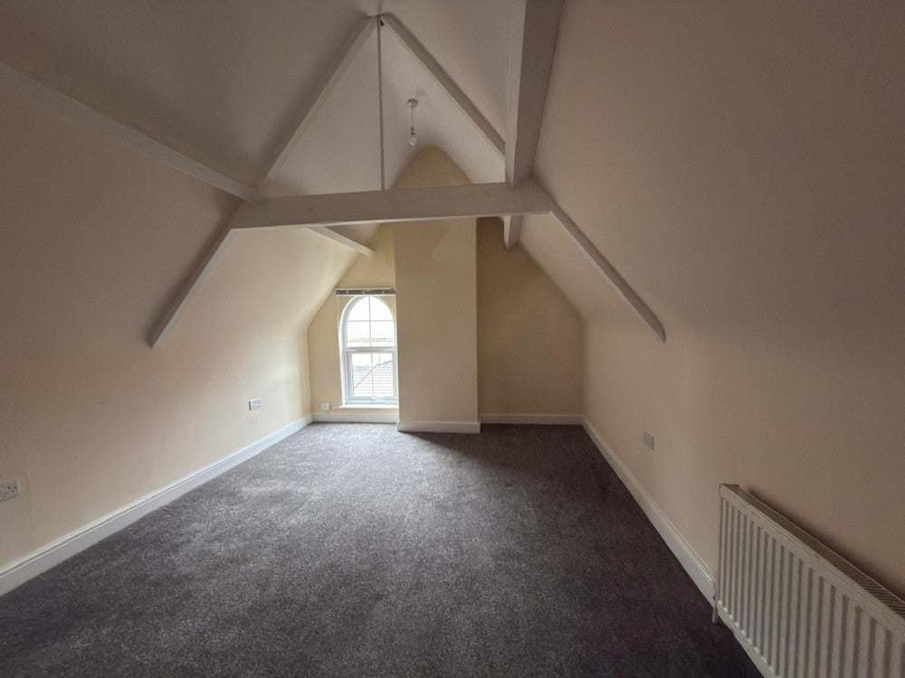 Flat Midland Road in Bedford