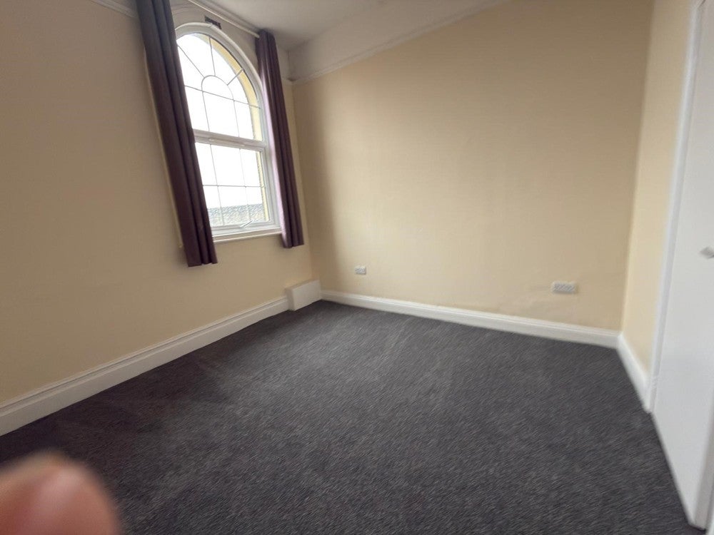 Flat Midland Road in Bedford