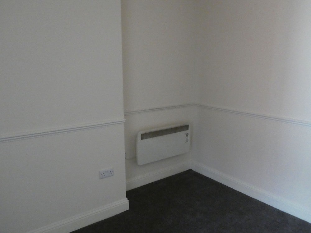 Flat Midland Road in Bedford