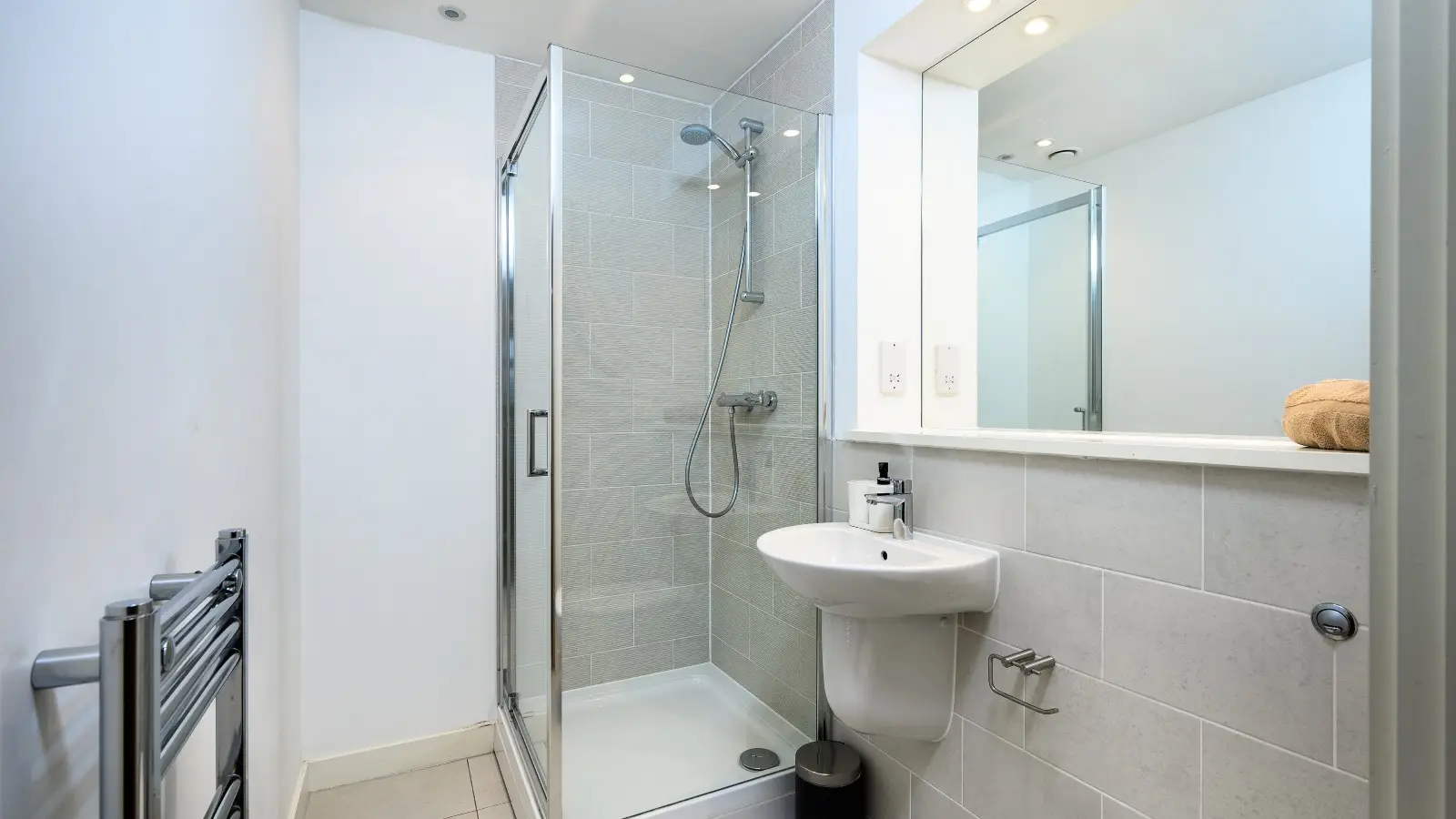 Flat Elmira Way in Salford
