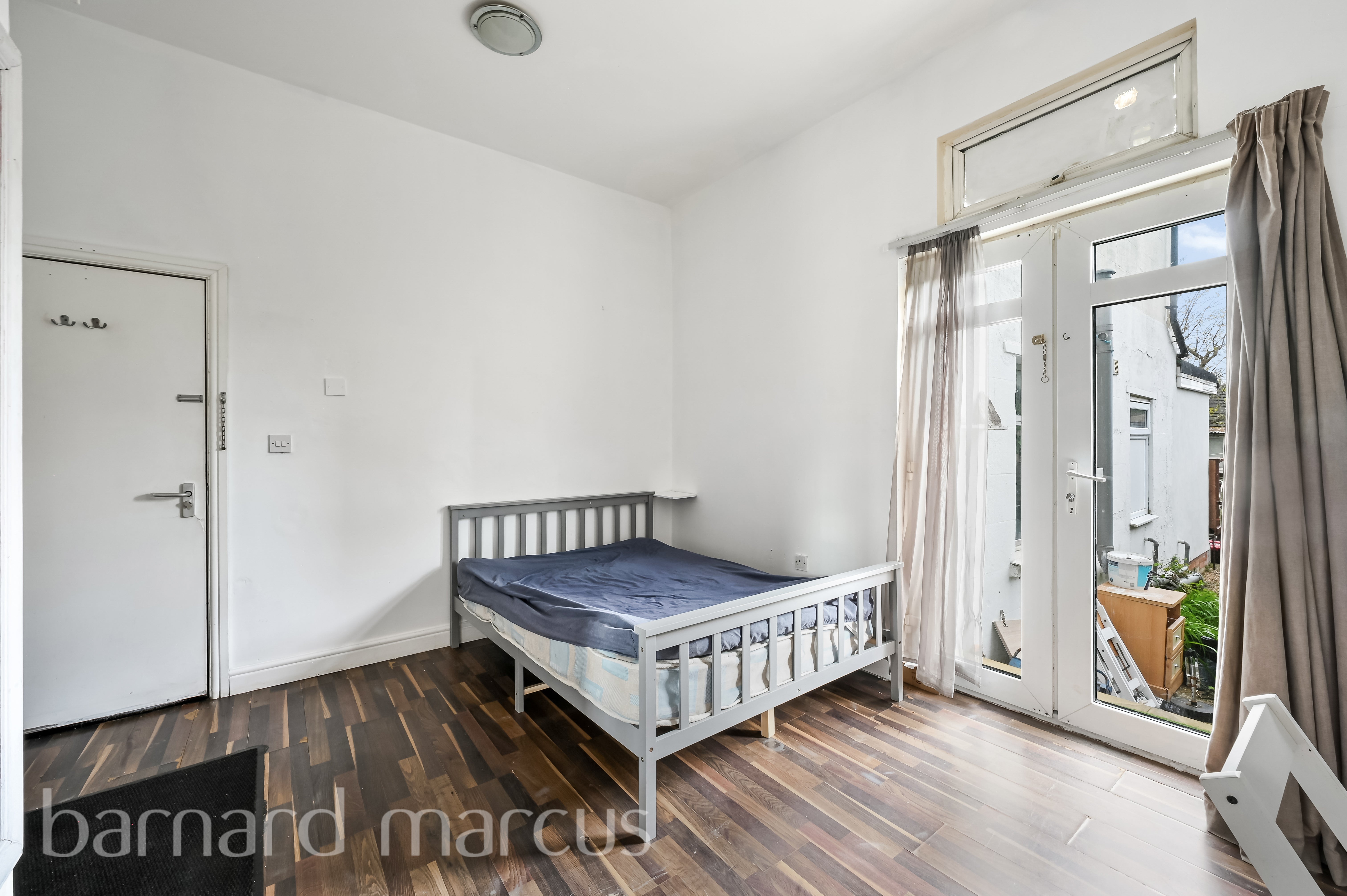 Room Clarence Road in Greater London