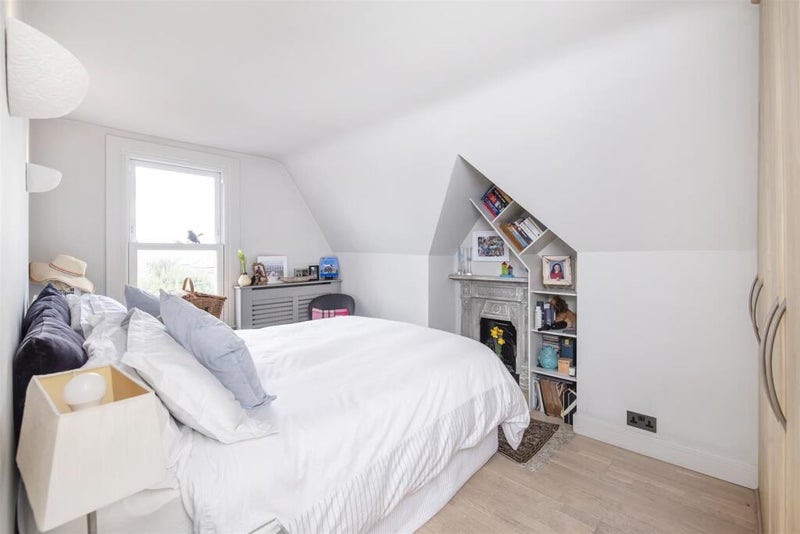 Room Warwick Road in Greater London