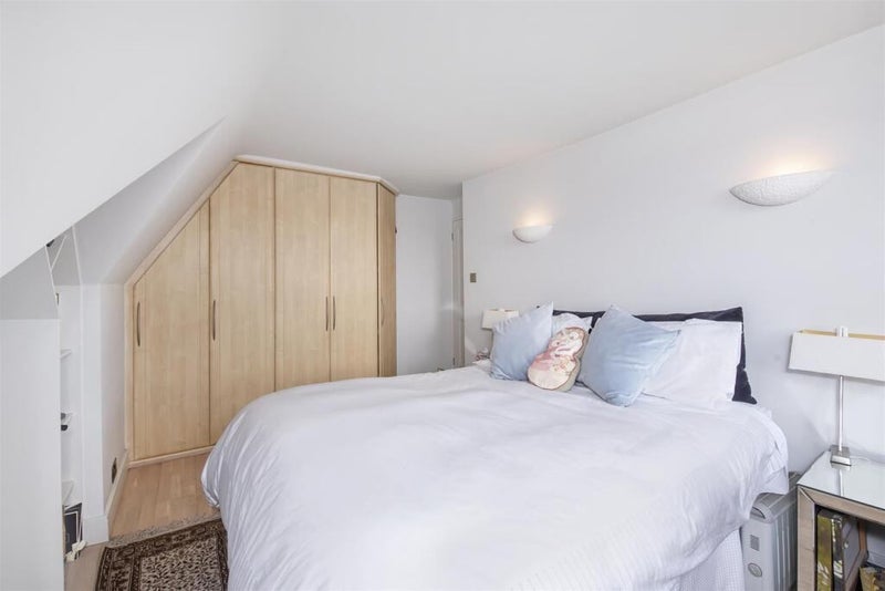 Room Warwick Road in Greater London