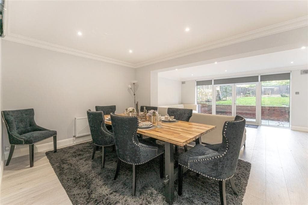 Flat Harley Road in Greater London