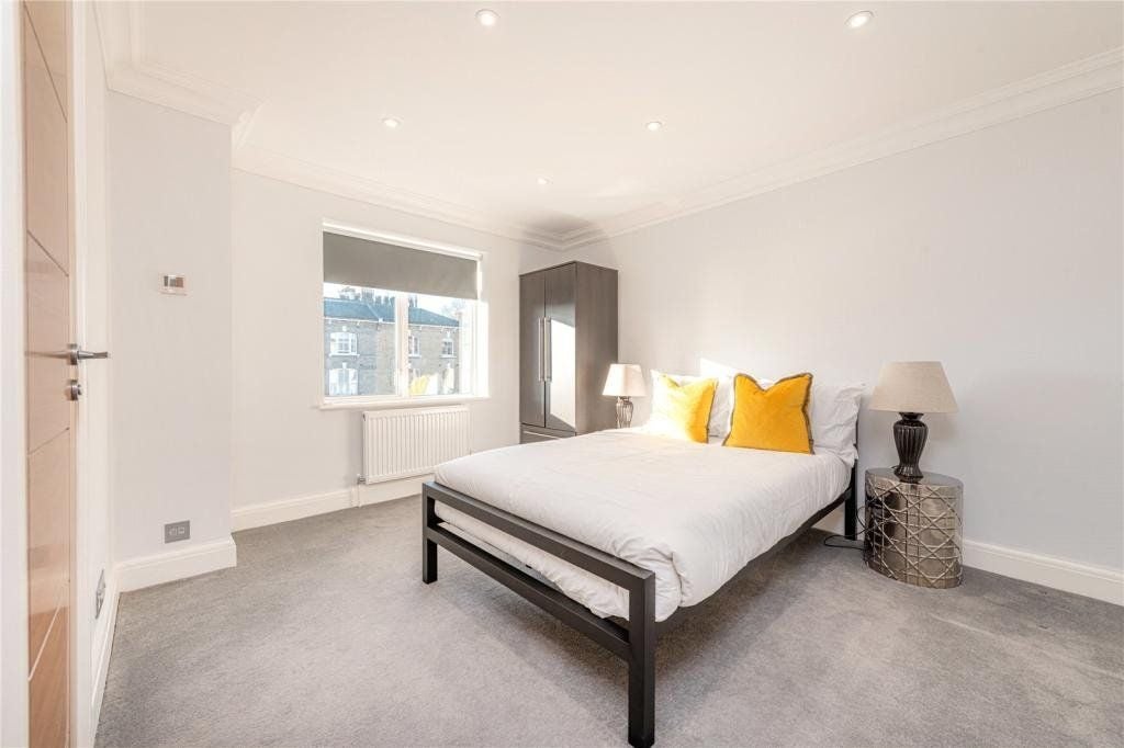 Flat Harley Road in Greater London