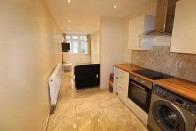 Flat Walpole Road in Greater London