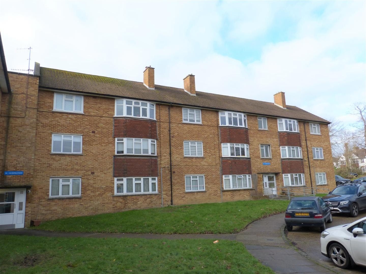 Flat Enfield Road in Greater London