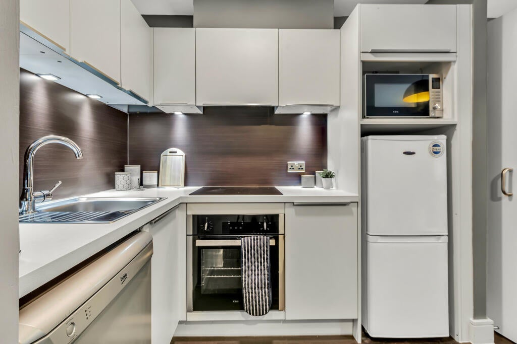 Flat Gordon Road in Greater London