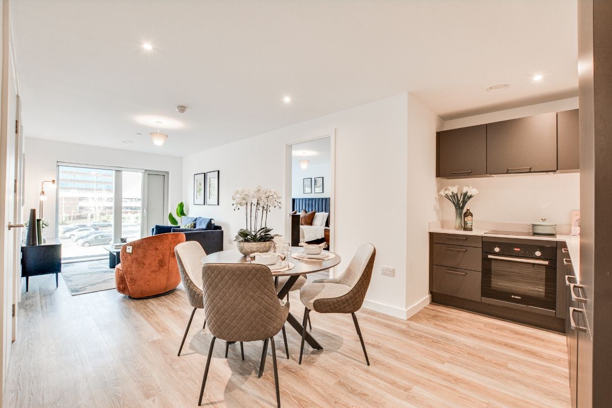 Flat Vicarage Grove in Salford