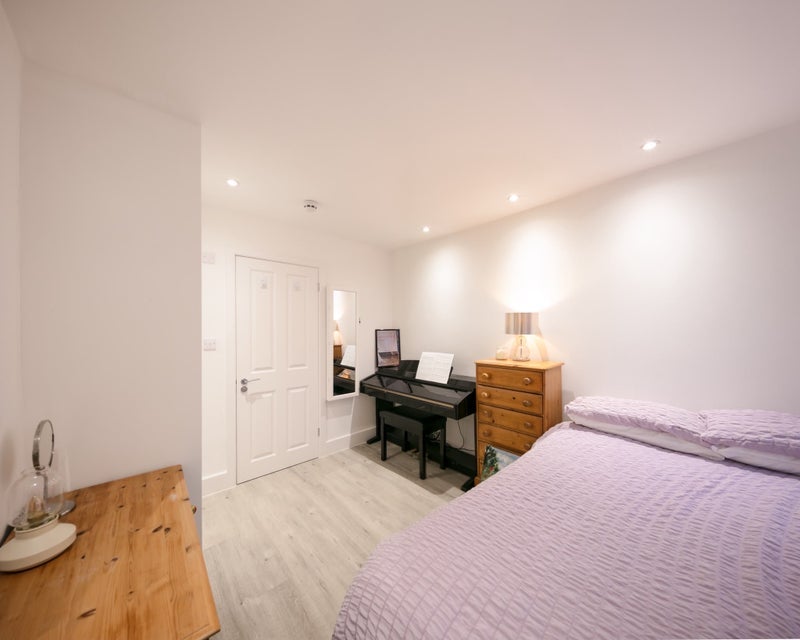 Flat Berners Road in Greater London