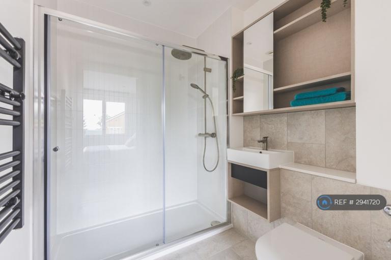 Room Augustus Road in Greater London