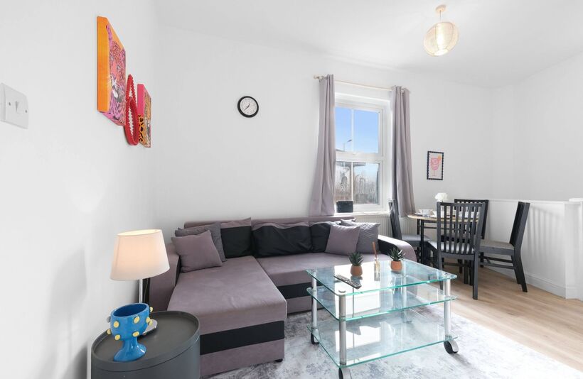 Flat Northdown Street in Greater London