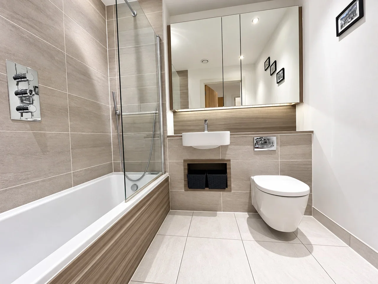 Flat Gayton Road in Greater London