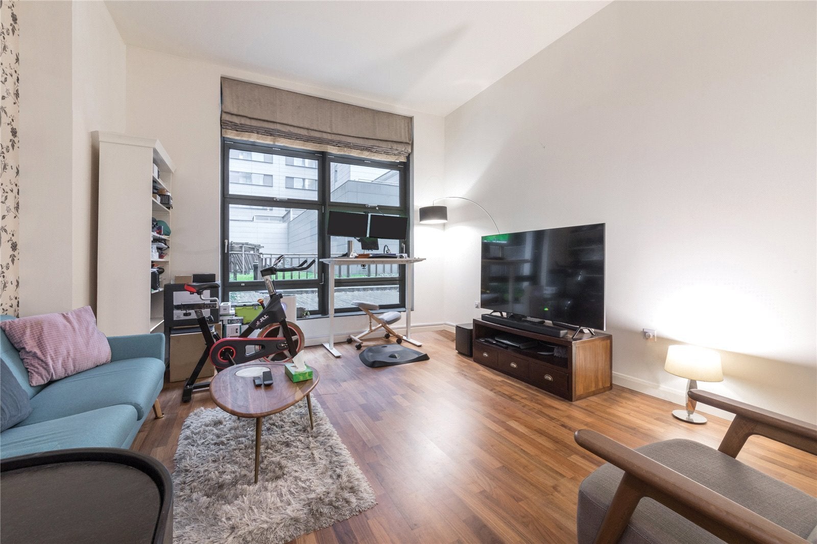 Flat Dockyard Lane in Greater London