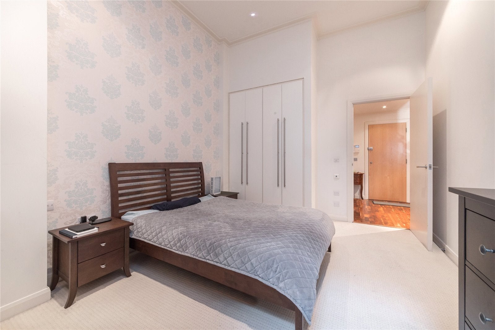 Flat Dockyard Lane in Greater London