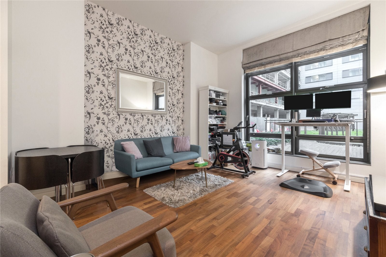 Flat Dockyard Lane in Greater London