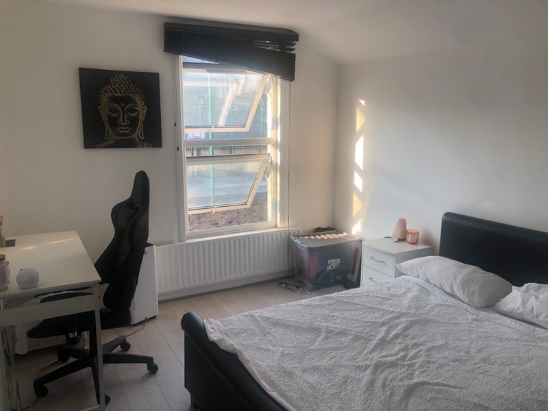 Room Boleyn Road in Greater London