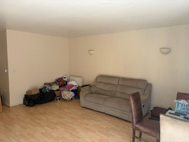 Flat Elvedon Road in Greater London