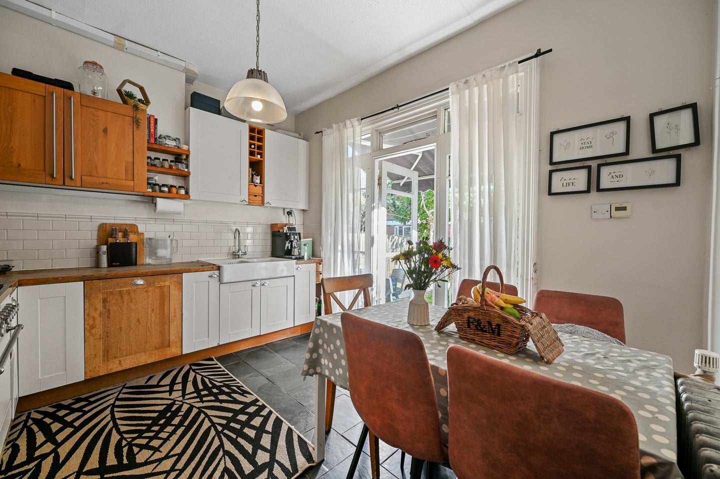 Flat Chandos Road in Greater London