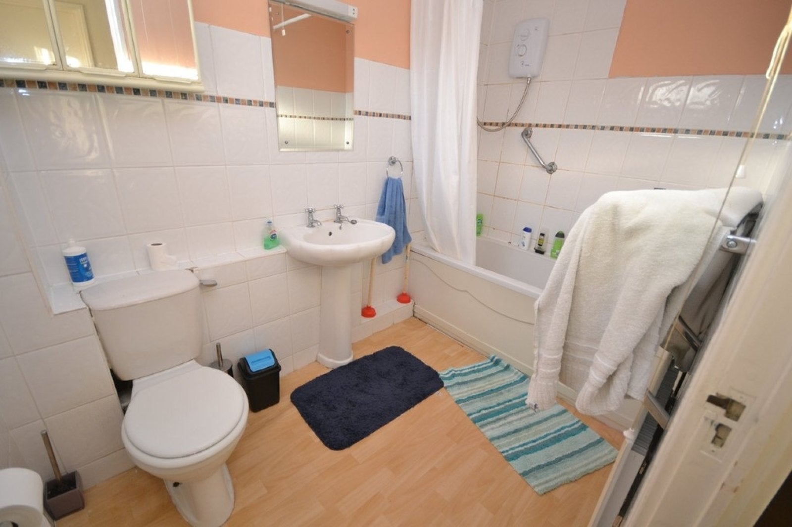 Room Fleming Gardens in Nottingham