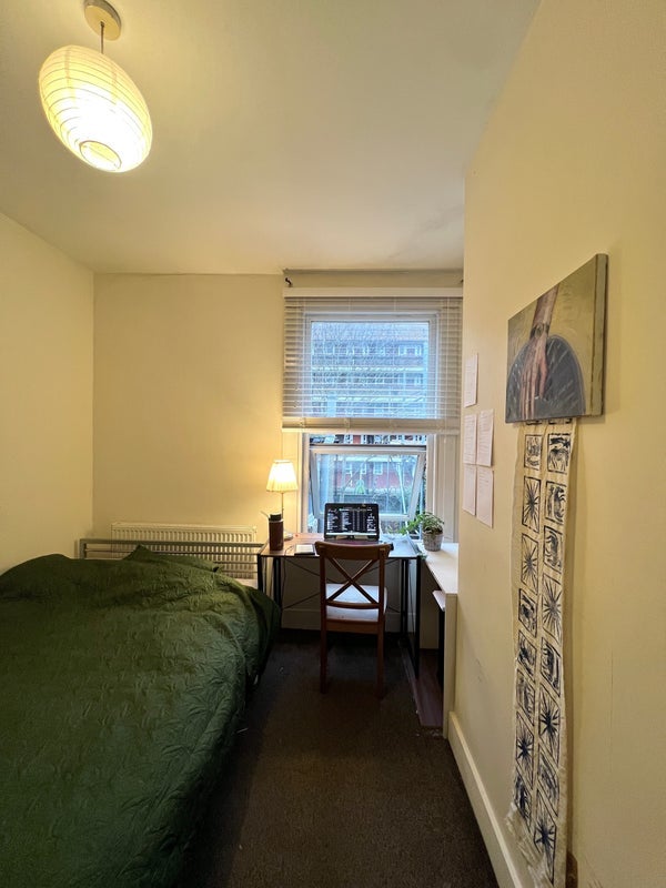 Room Ethnard Road in Greater London