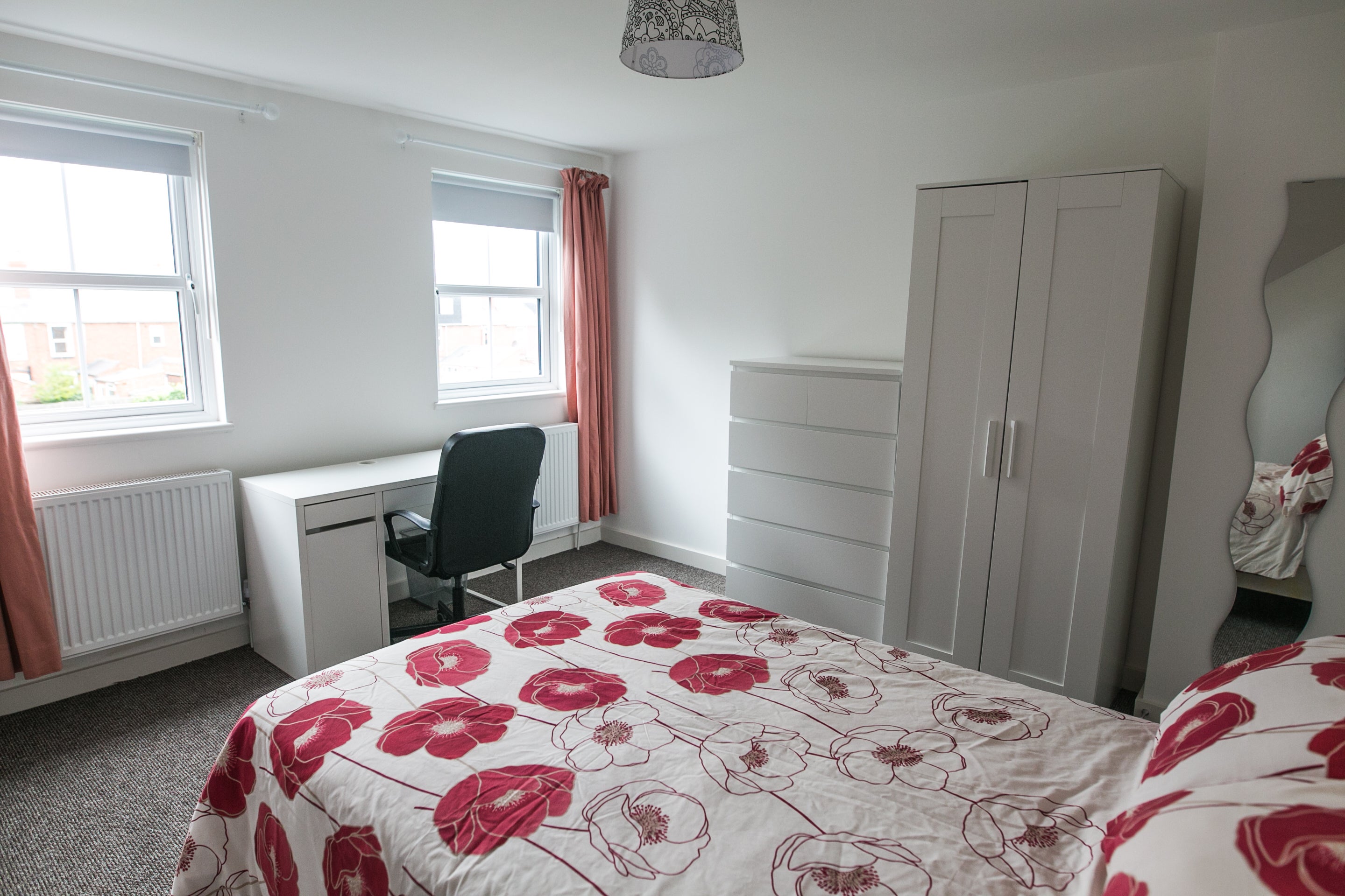 Flat Mostyn Road in Birmingham