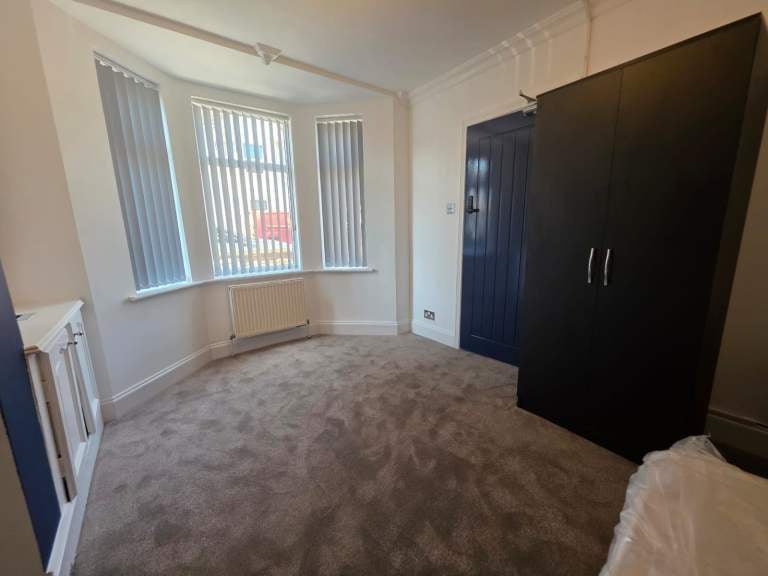 Room Clarendon Road in Luton