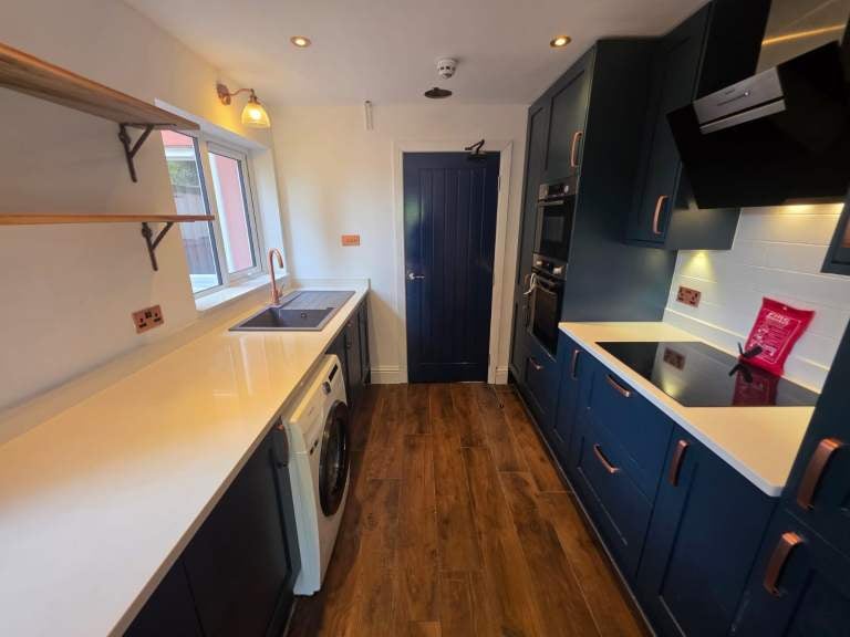 Room Clarendon Road in Luton