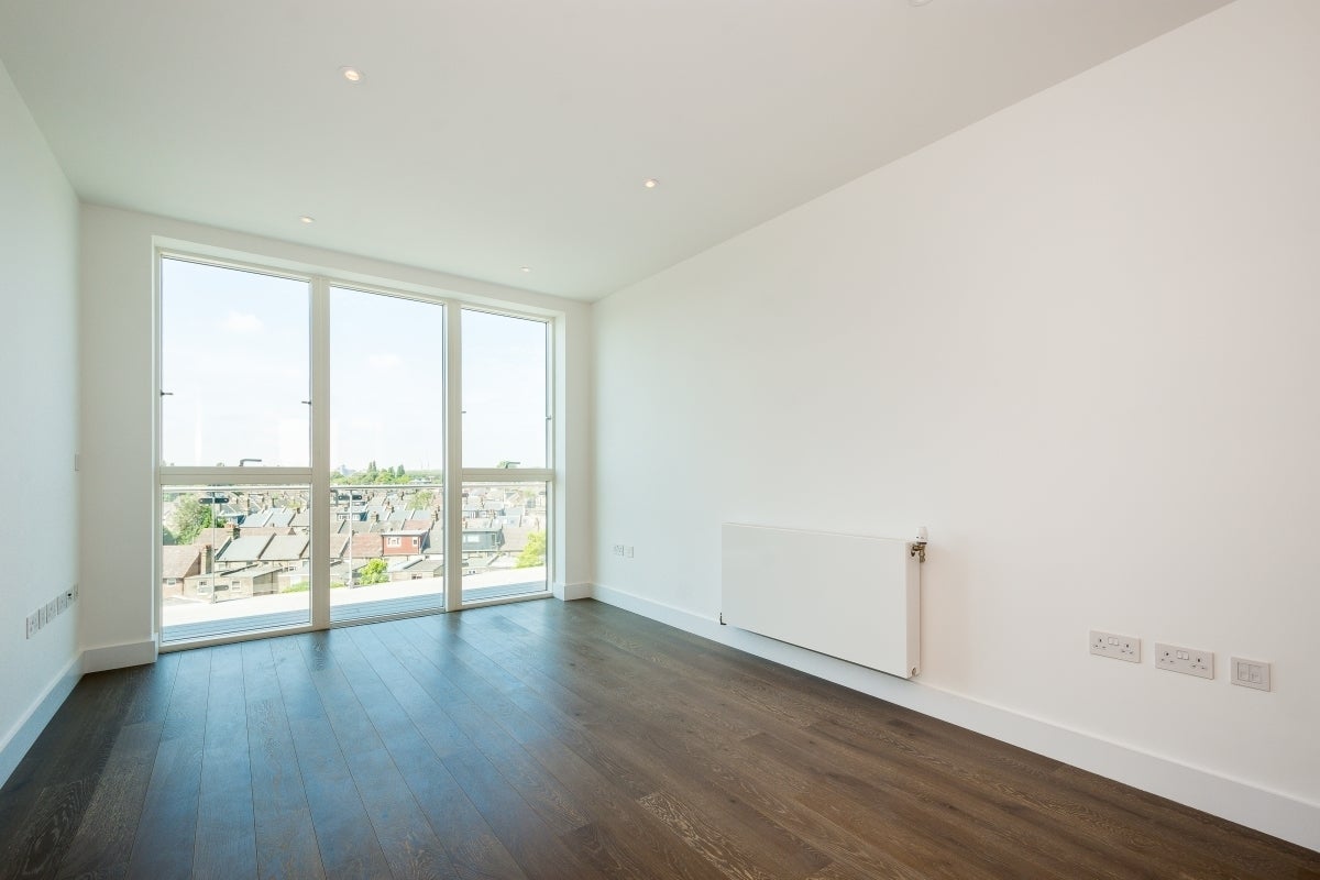 Flat Chamberlayne Road in Greater London