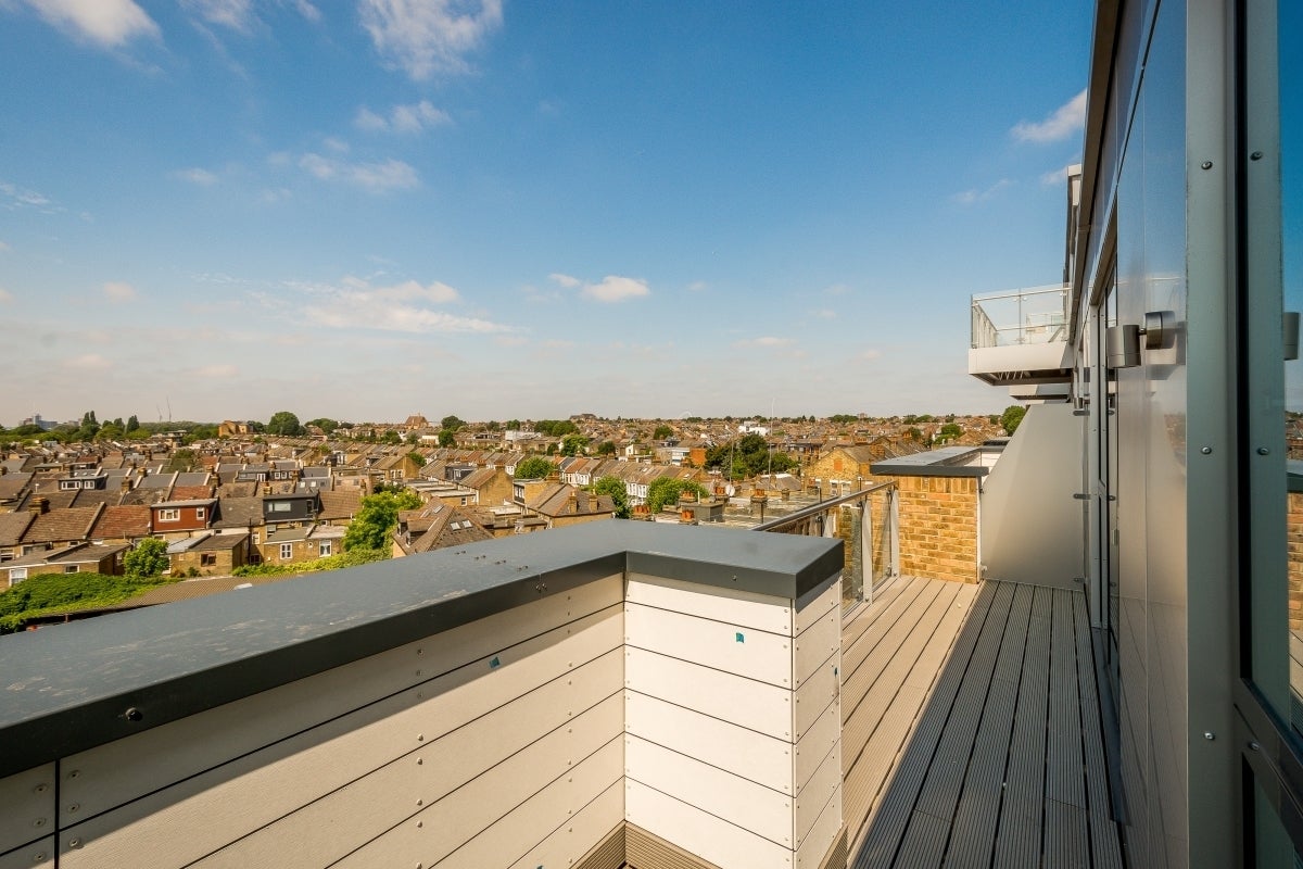 Flat Chamberlayne Road in Greater London