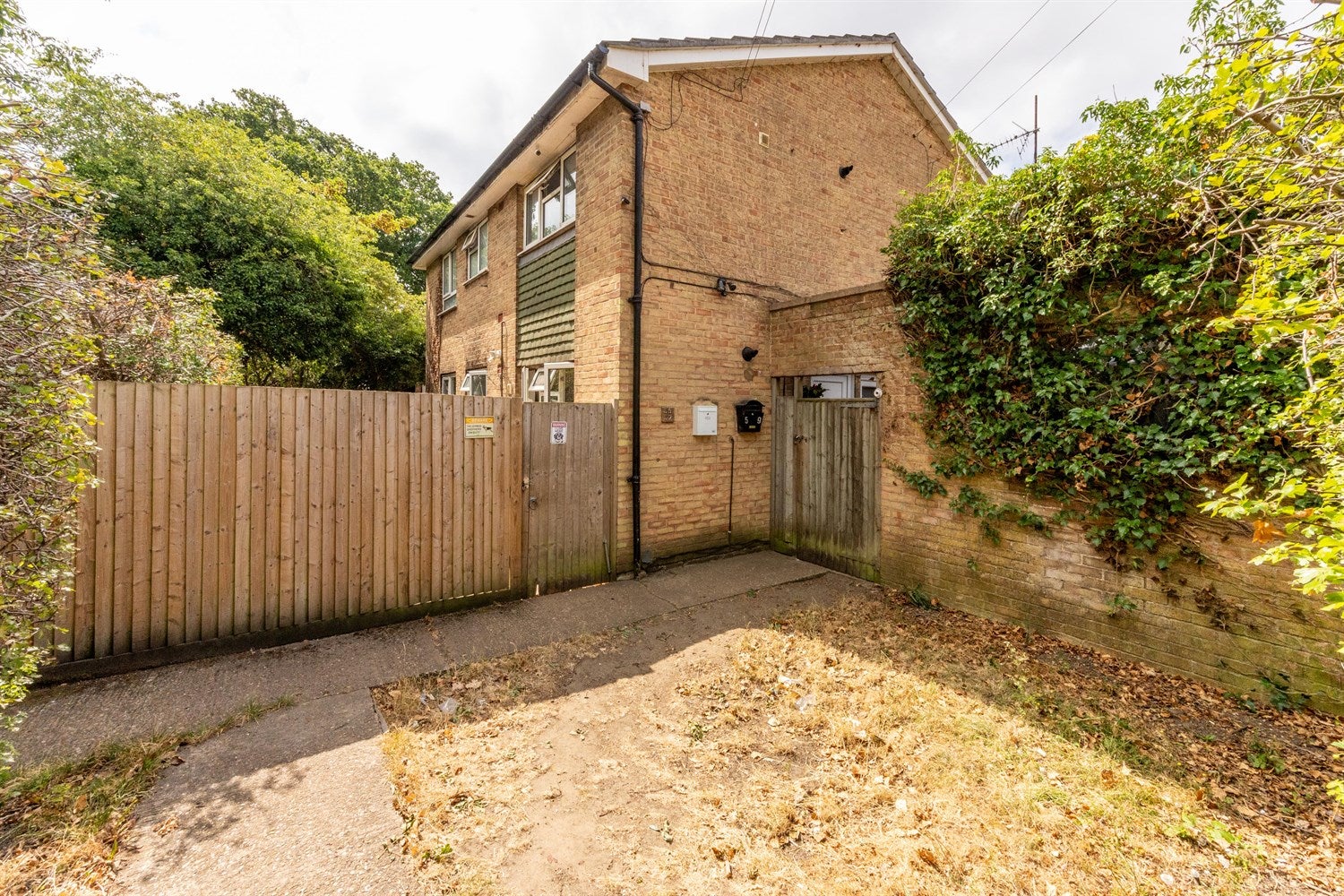 House Cadogan Close in Reading