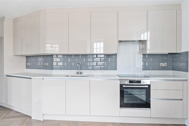 Flat Claremont Road in Greater London