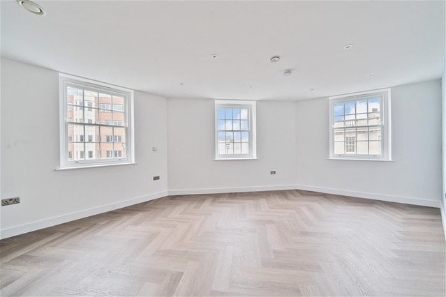 Flat Claremont Road in Greater London