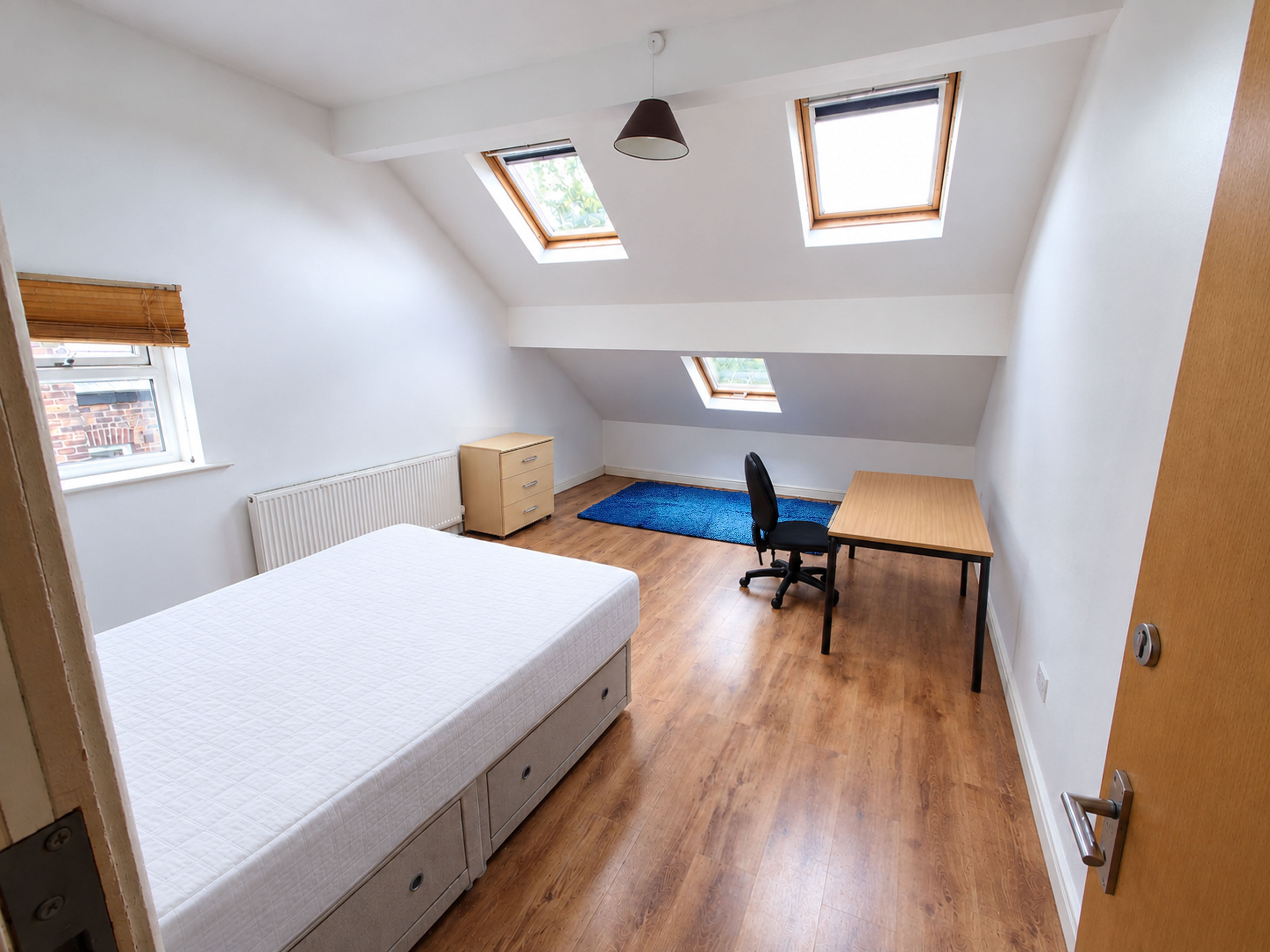 Room Abberton Road in Manchester