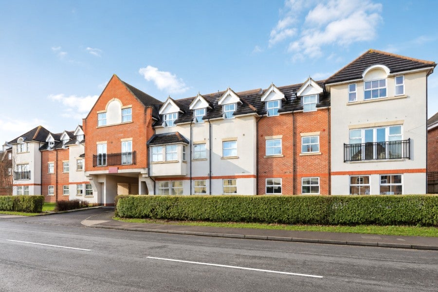 Flat Kingsway in Woking