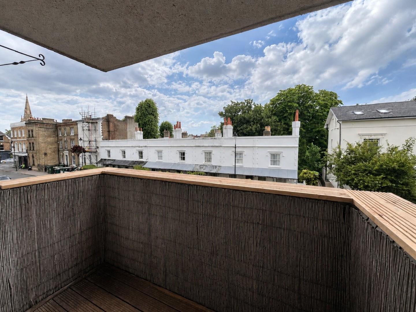 Flat Belvedere Road in Greater London