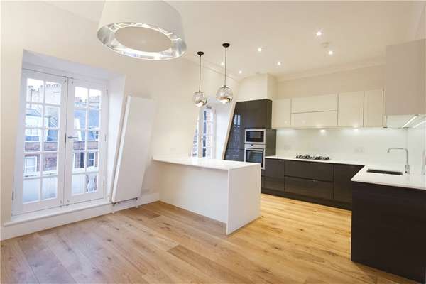 Flat Egerton Gardens in Greater London