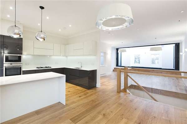 Flat Egerton Gardens in Greater London