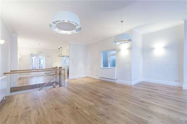 Flat Egerton Gardens in Greater London