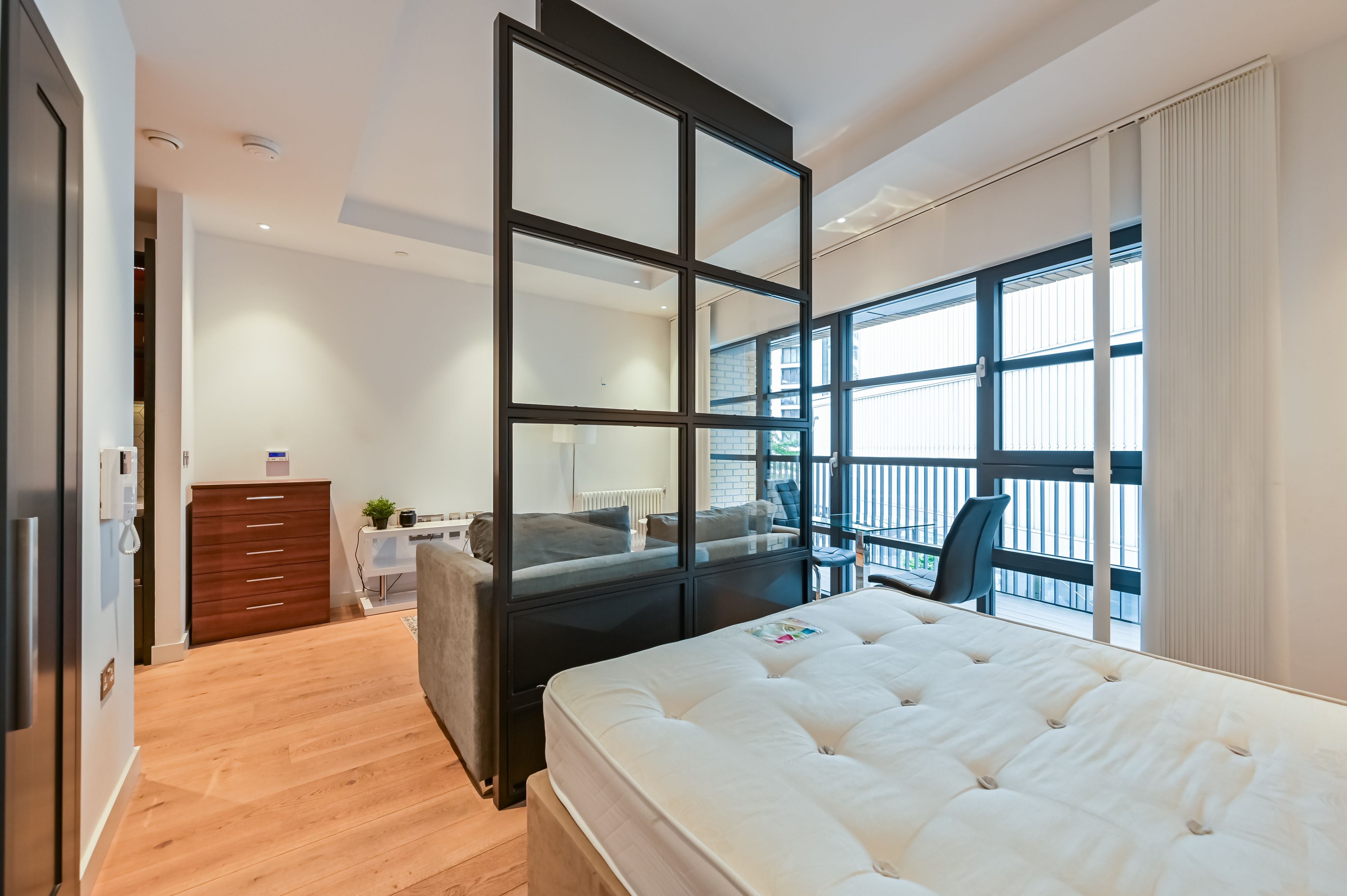 Flat Lyell Street in Greater London