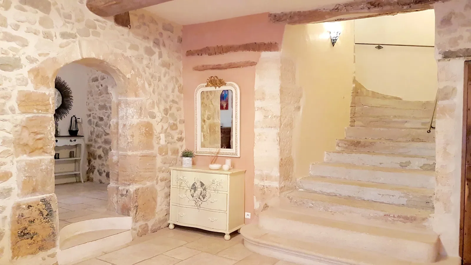 Room Cours de la République in Pernes-les-Fontaines