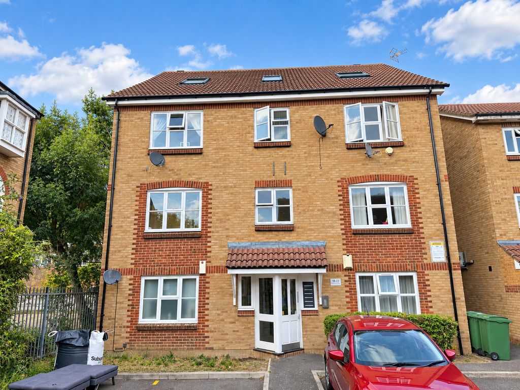 Flat Bushwood Drive in Greater London