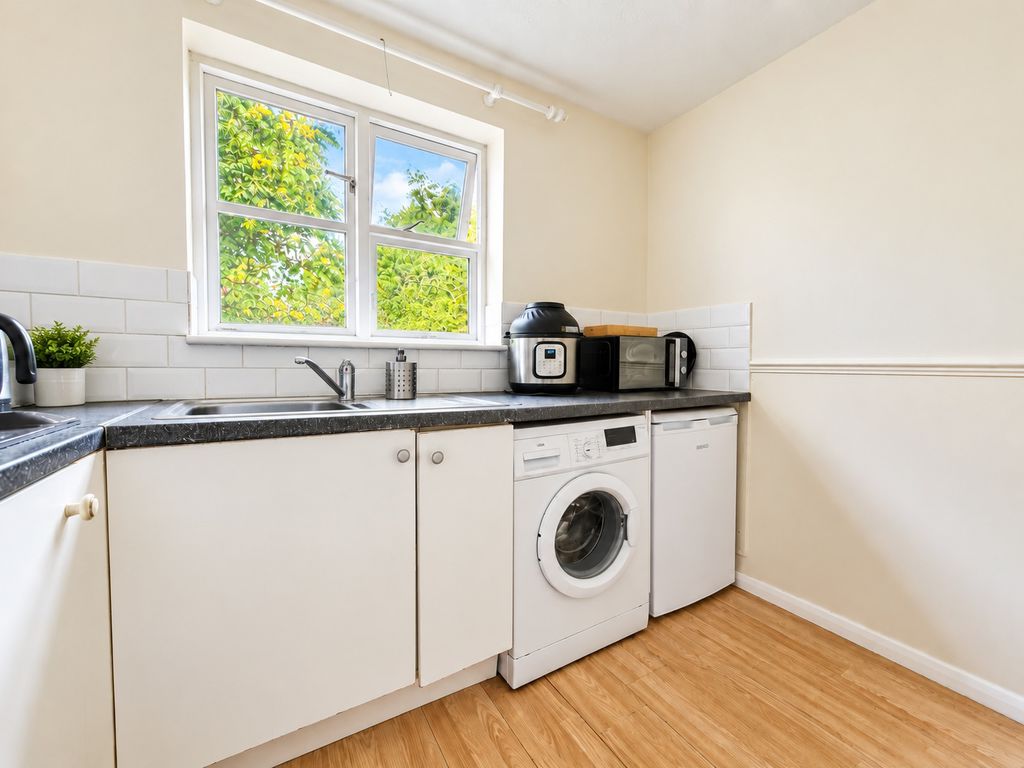 Flat Bushwood Drive in Greater London