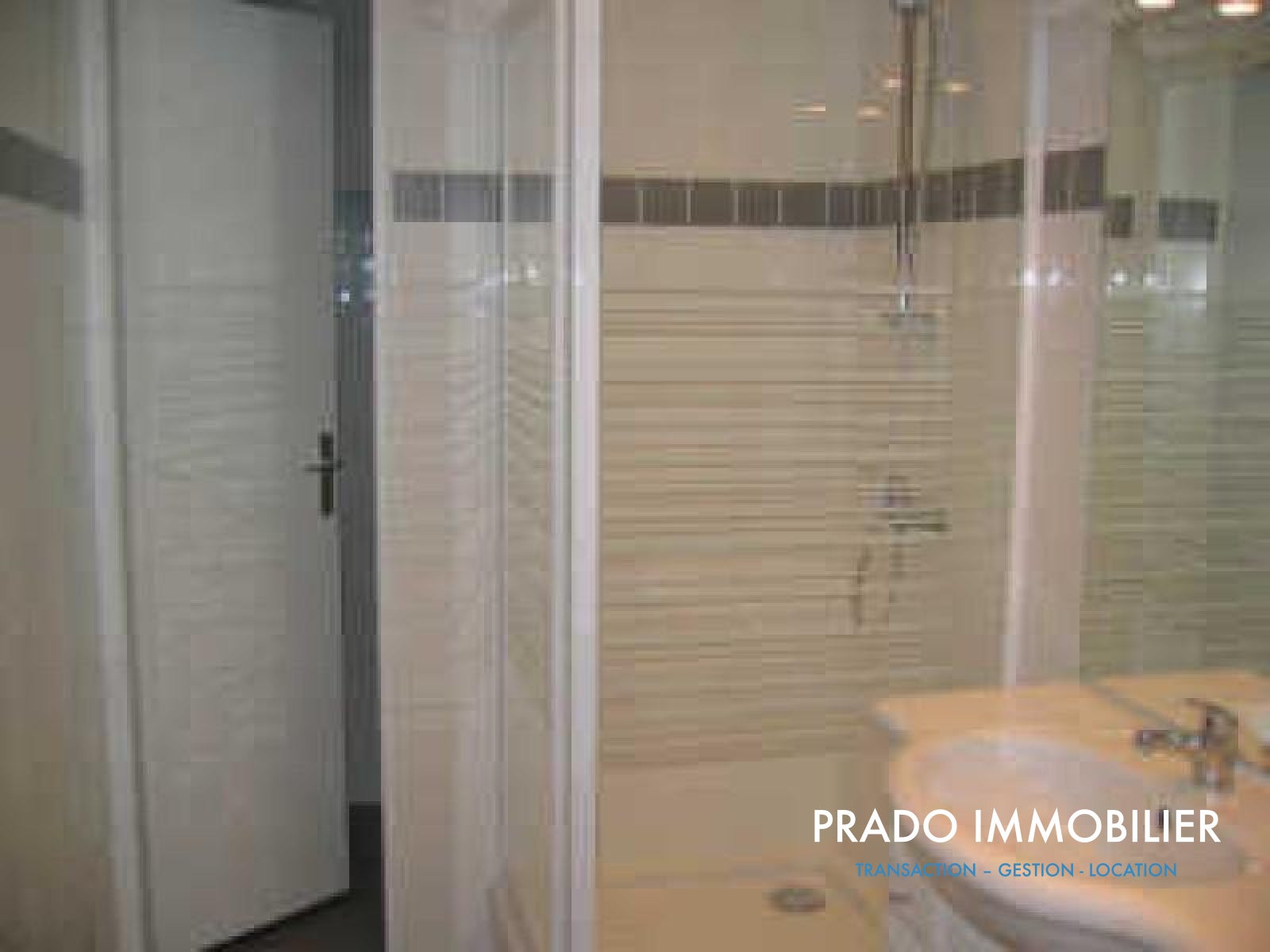 Flat Rue Rosella in La Chapelle-St.-Fray