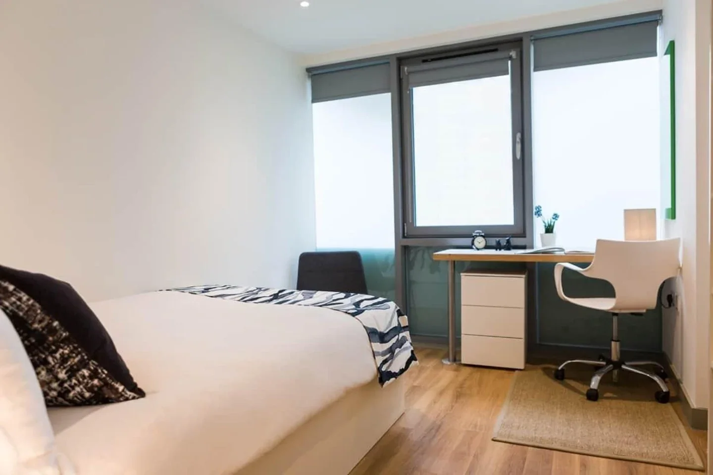 Flat Assam Street in Greater London