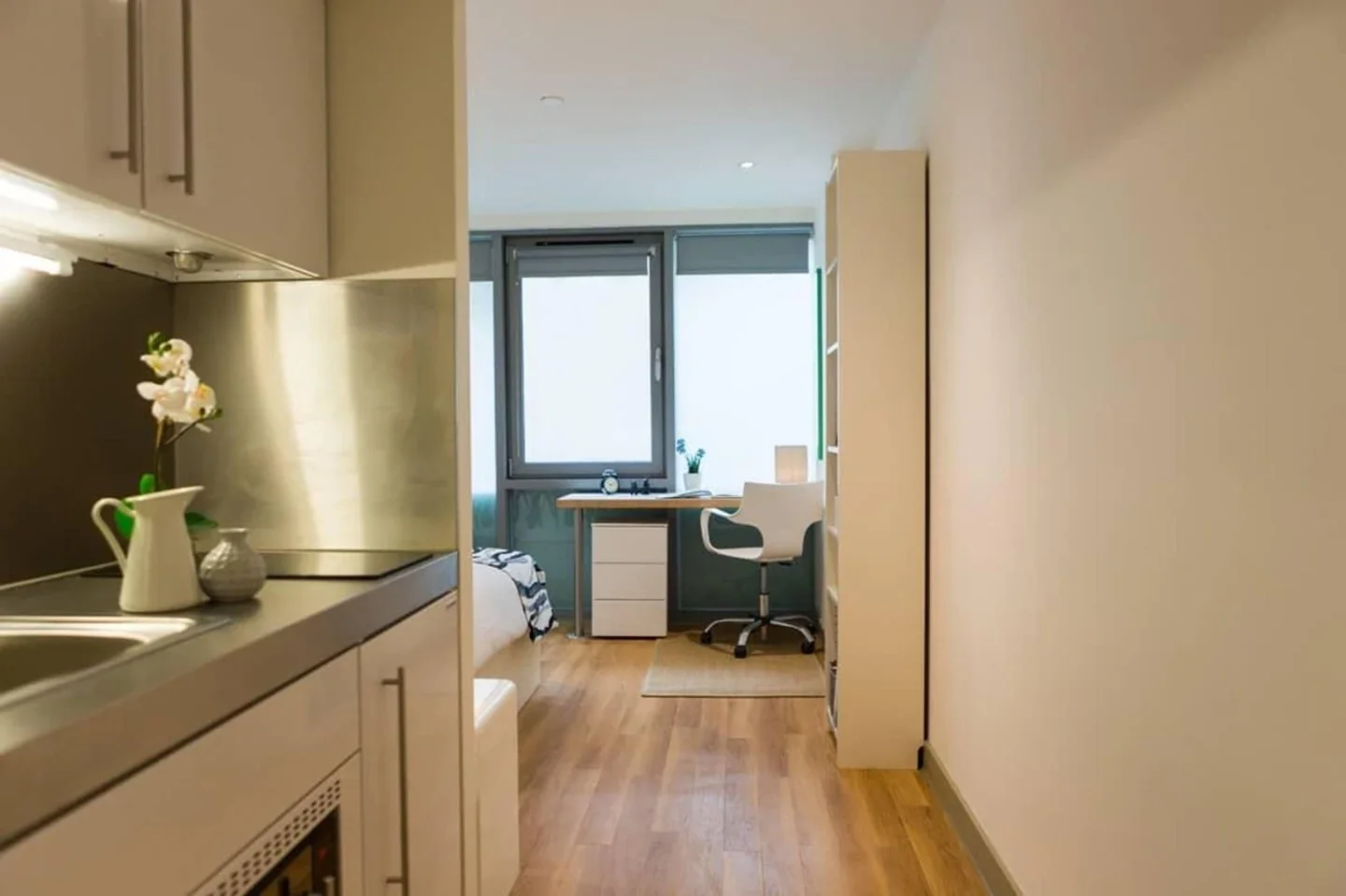 Flat Assam Street in Greater London